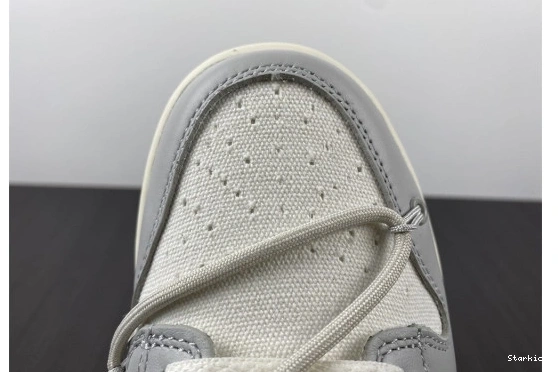 DM1602-117 42 Lot Dunk Nike O-W Low 0807